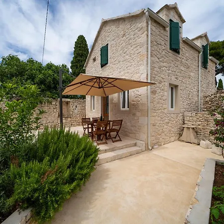 Heritage Island Escape - Casa Bola- Boutique Retreat Villa Donji Humac