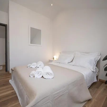 Heritage Island Escape - Casa Bola- Boutique Retreat Villa Donji Humac