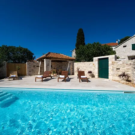 Heritage Island Escape - Casa Bola- Boutique Retreat *