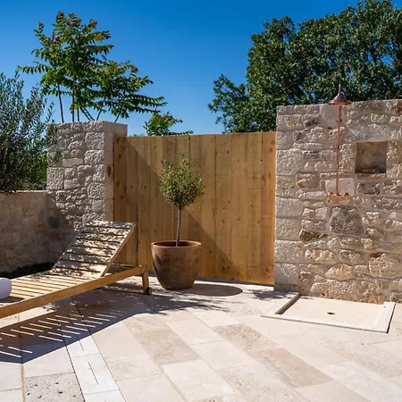 Heritage Island Escape - Casa Bola- Boutique Retreat * Donji Humac