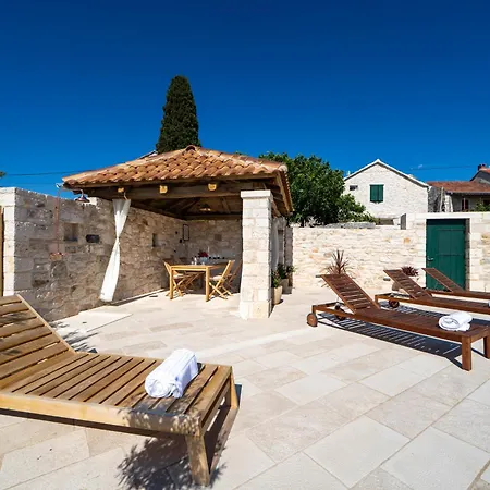 Heritage Island Escape - Casa Bola- Boutique Retreat Villa