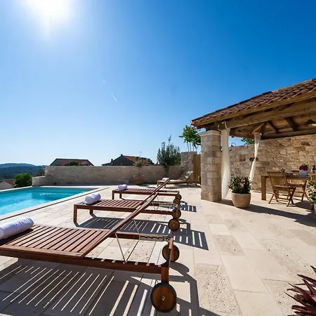 Heritage Island Escape - Casa Bola- Boutique Retreat Villa *