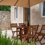 Heritage Island Escape - Casa Bola- Boutique Retreat וילה