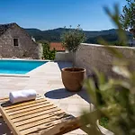 Heritage Island Escape - Casa Bola- Boutique Retreat *