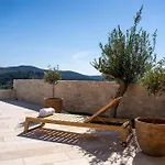 Heritage Island Escape - Casa Bola- Boutique Retreat Donji Humac