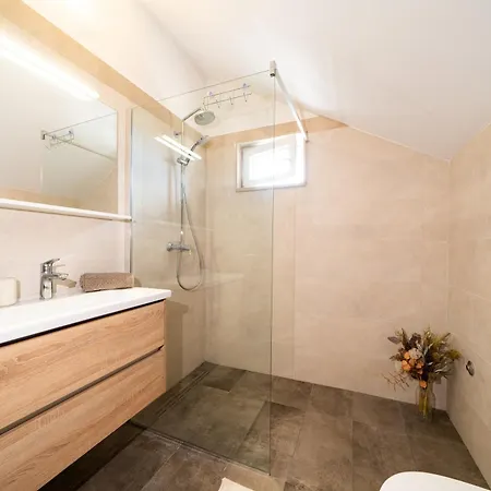 Heritage Island Escape - Casa Bola- Boutique Retreat Donji Humac