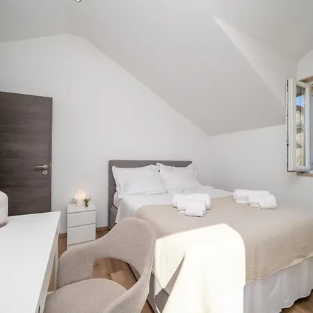 Heritage Island Escape - Casa Bola- Boutique Retreat Donji Humac