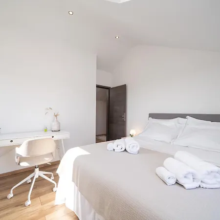 Vila Heritage Island Escape - Casa Bola- Boutique Retreat